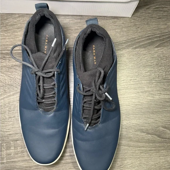 Men's Navy Casual Sneakers - Picture 9 of 10